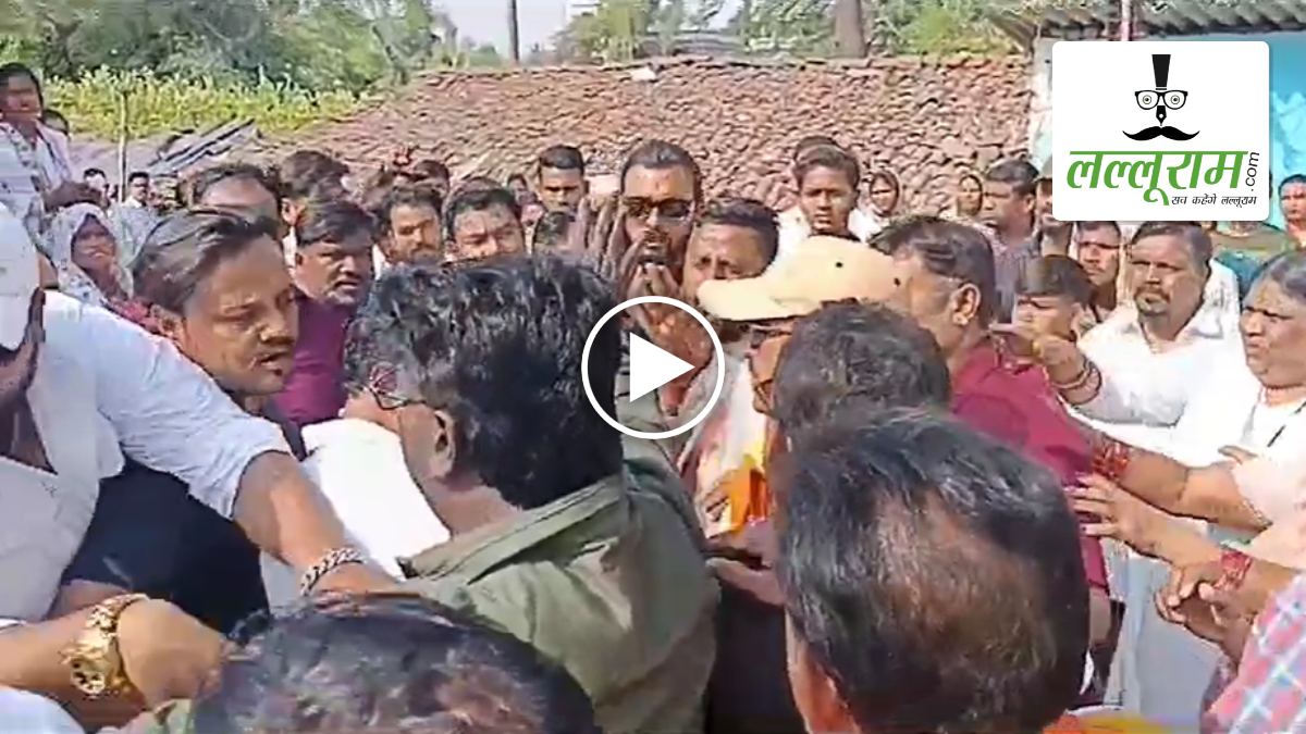 निकाय चुनाव में वोटिंग के बीच बवाल: बिलासपुर में भाजपा-कांग्रेस के कार्यकर्ता भिड़े, कोरबा के पोलिंग बूथ में धक्कामुक्की, रायगढ़ में भी मतदान के दौरान तनाव