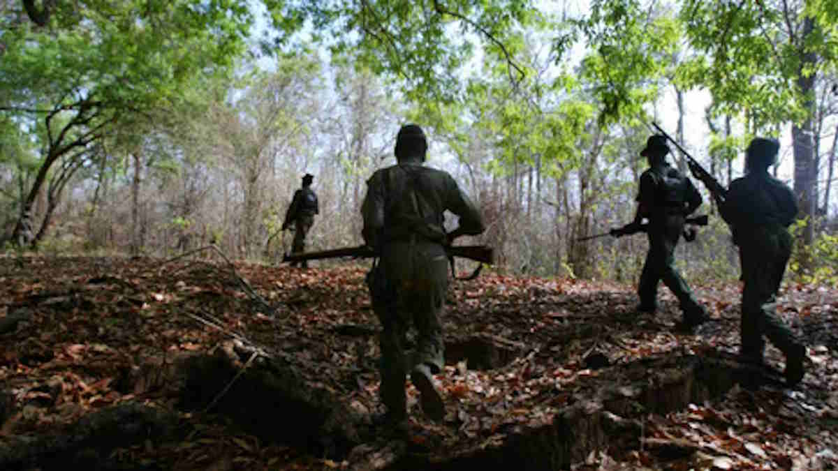 Naxal Encounter In MP: सुरक्षाबलों ने मुठभेड़ में दो महिला नक्सलियों को किया ढेर, मौके से कई हथियार बरामद  