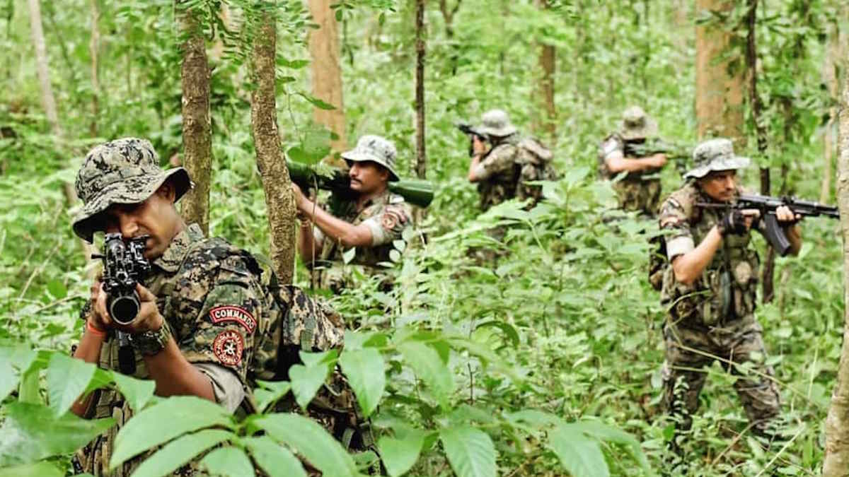 Update : बीजापुर-नारायणपुर सीमा पर मुठभेड़, सुरक्षा बलों ने 12 नक्सलियों को किया ढेर, दो जवान घायल, दो जवान हुए शहीद…