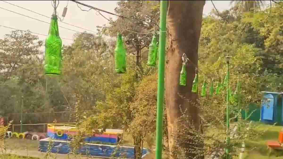धार्मिक नगरी में शराब का प्रमोशन! शराबबंदी के बीच निगम ने बीयर की बोतलों से सजा दिया नर्मदा तट का गार्डन, अफसर बोले- कहां से आई मालूम नहीं