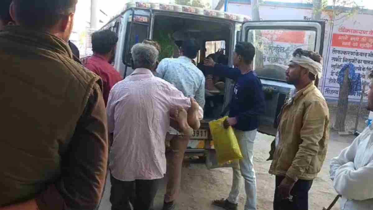 Panna: JK Cement प्लांट के सीमेंट लोड ट्रक ने ई-रिक्शा को मारी टक्कर, कई यात्री घायल