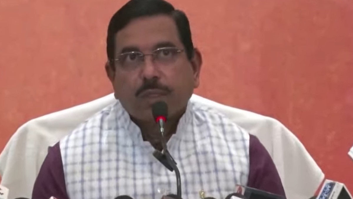 केंद्रीय मंत्री प्रह्लाद जोशी ने गिनाए केंद्रीय बजट से छत्तीसगढ़ को मिलने वाले फायदे, इनकम टैक्स में कटौती का 12 लाख लोगों को होगा सीधा लाभ, आदिवासी महिलाओं को…