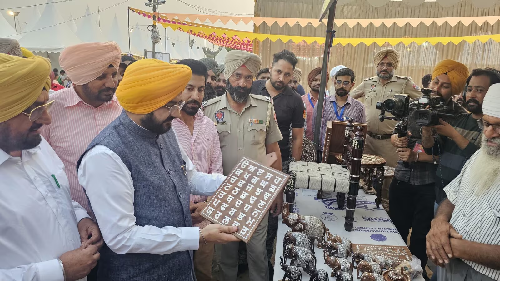 पटियाला में सरस मेले का धूमधाम से आगाज, मंत्री तरुणप्रीत सिंह सौंद ने नगाड़ा बजाकर किया उद्घाटन