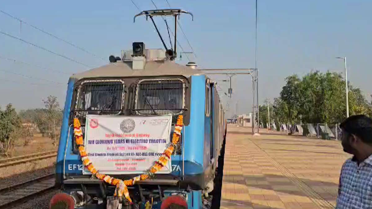 छत्तीसगढ़ में पहली बार चला रेलवे का सबसे शक्तिशाली पूर्ण स्वदेशी WAG 12 इंजन, कम समय में ज्यादा माल का होगा परिवहन