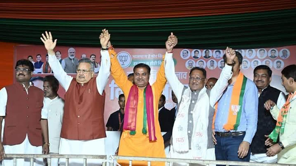 भाजपा प्रत्याशी के प्रचार में उतरे डॉ. रमन सिंह, चुनाव आयोग से शिकायत करने की तैयारी में कांग्रेस…