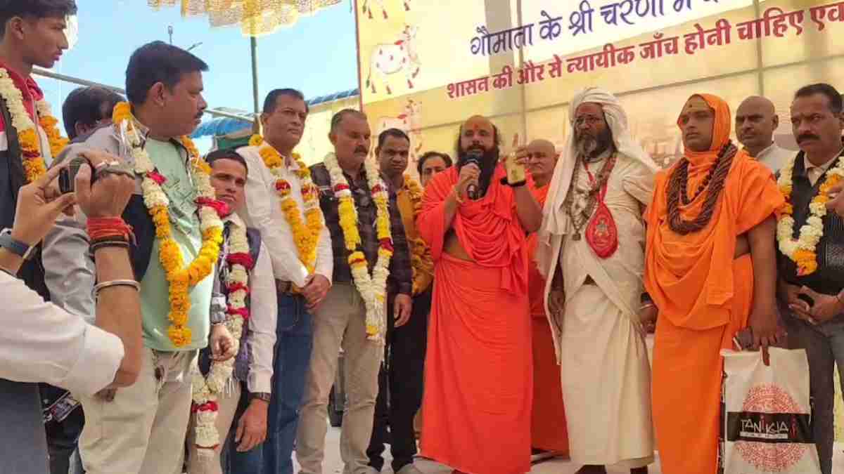 ‘दोबारा विधायक बने तो मूंछ मुड़वा लूंगा’, भाजपा MLA को महंत ने दिया खुला चैलेंज, 498 गाय लापता होने पर लगाया गोवंश तस्करी का आरोप
