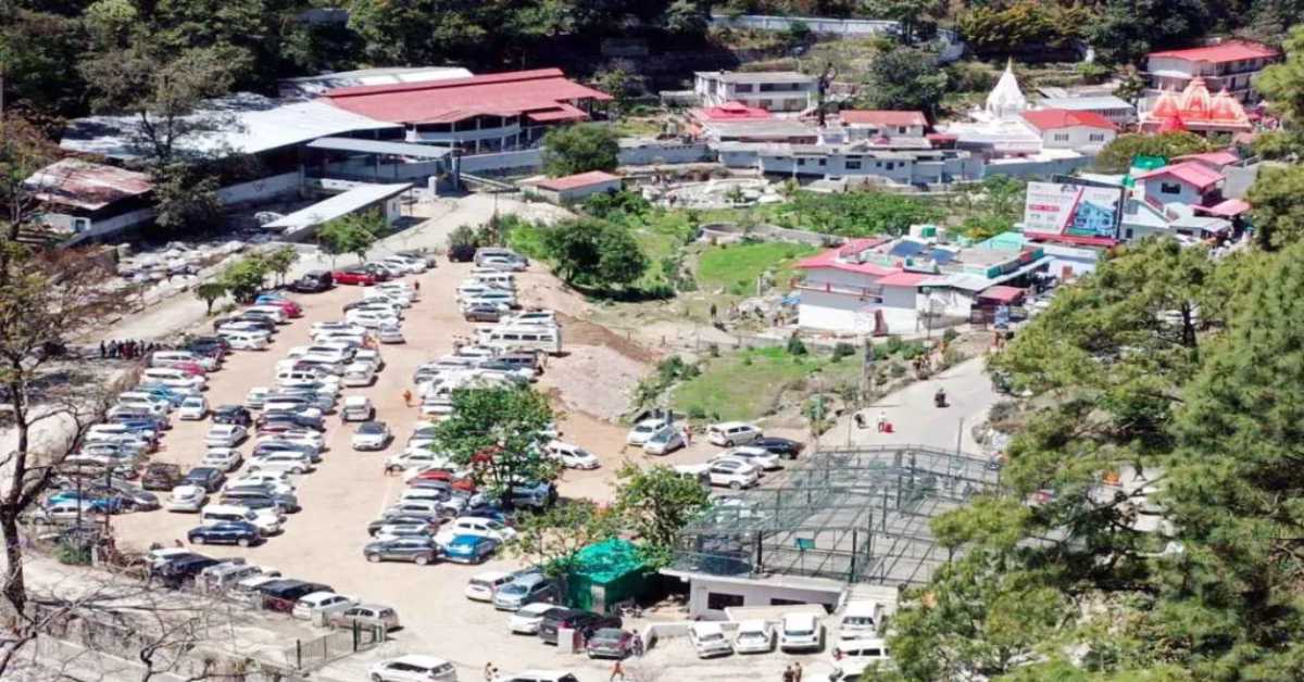 श्रद्धालुओं की हालत खराब : कैंची धाम से मेहरागांव तक लगा लंबा जाम, पुलिस की कार्यप्रणाली पर उठे सवाल