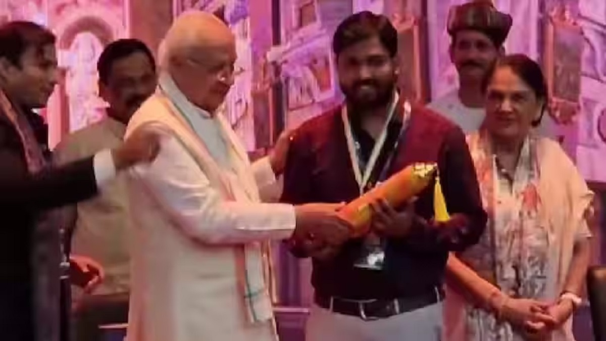 राज्यपाल ने खान सर को ‘चैंपियंस ऑफ चेंज बिहार’ पुरस्कार से किया सम्मानित, शेखर समुन और नीतू चंद्रा समेत इन हिस्तियों को भी मिला सम्मान