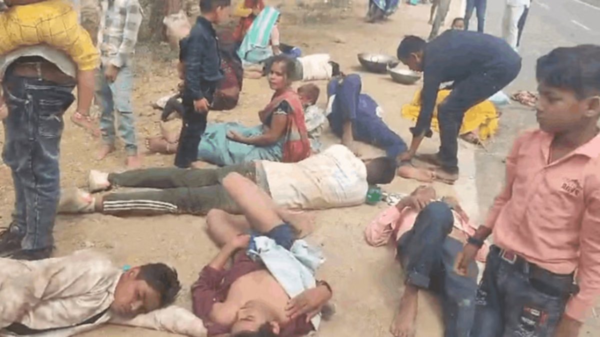 तेज रफ्तार का कहर, ग्रामीणों से भरी ट्रैक्टर ट्रॉली पलटी, एक साथ 30 लोगों की… खूनी मंजर देख चीख पड़े लोग