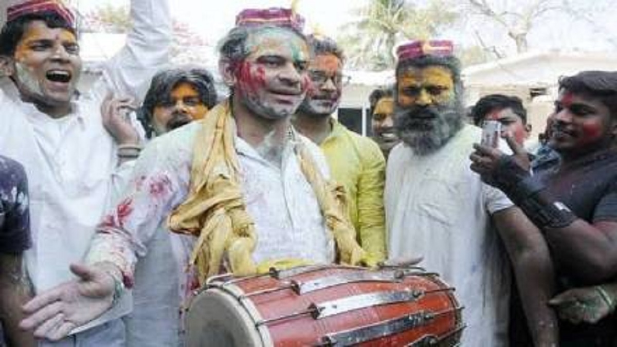 गर्दा मचा दिया…लालू यादव के बड़े बेटे पर चढ़ा होली का खुमार, तेज प्रताप यादव ने खेली धुआंधार होली