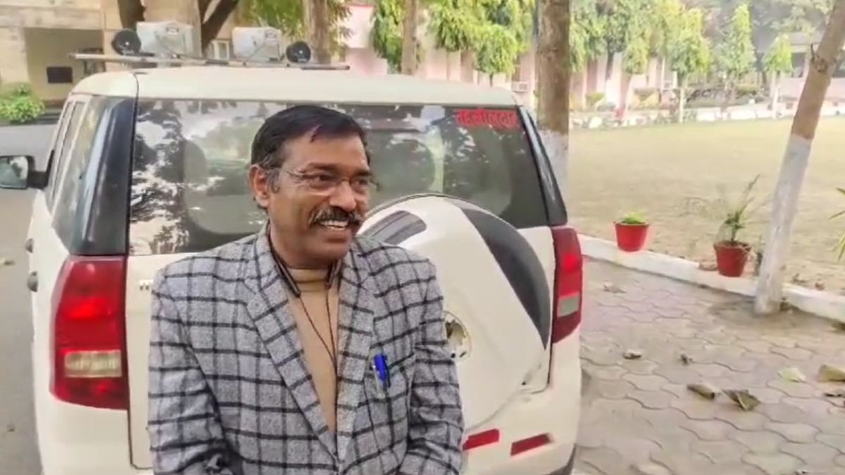 फरार तहसीलदार को सुप्रीम कोर्ट ने नहीं मिली राहतः याचिका खारिज, रेप के आरोपी पर पांच हजार का इनाम भी घोषित