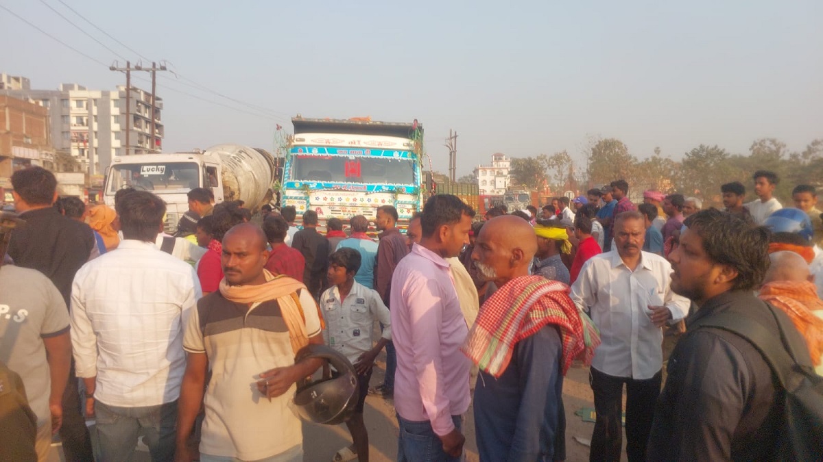 बिहटा में तेज रफ्तार ट्रक ने बाइक सवार युवक को कुचला, इंजीनियरिंग छात्र की मौत से परिजनों में मचा कोहराम