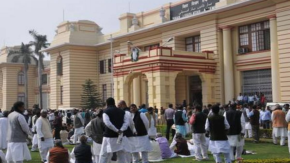 Bihar Assembly: भारी हंगामे के बीच विधानसभा की कार्यवाही सोमवार 11 बजे तक के लिए स्थगित, CM नीतीश से इस्तीफे की मांग