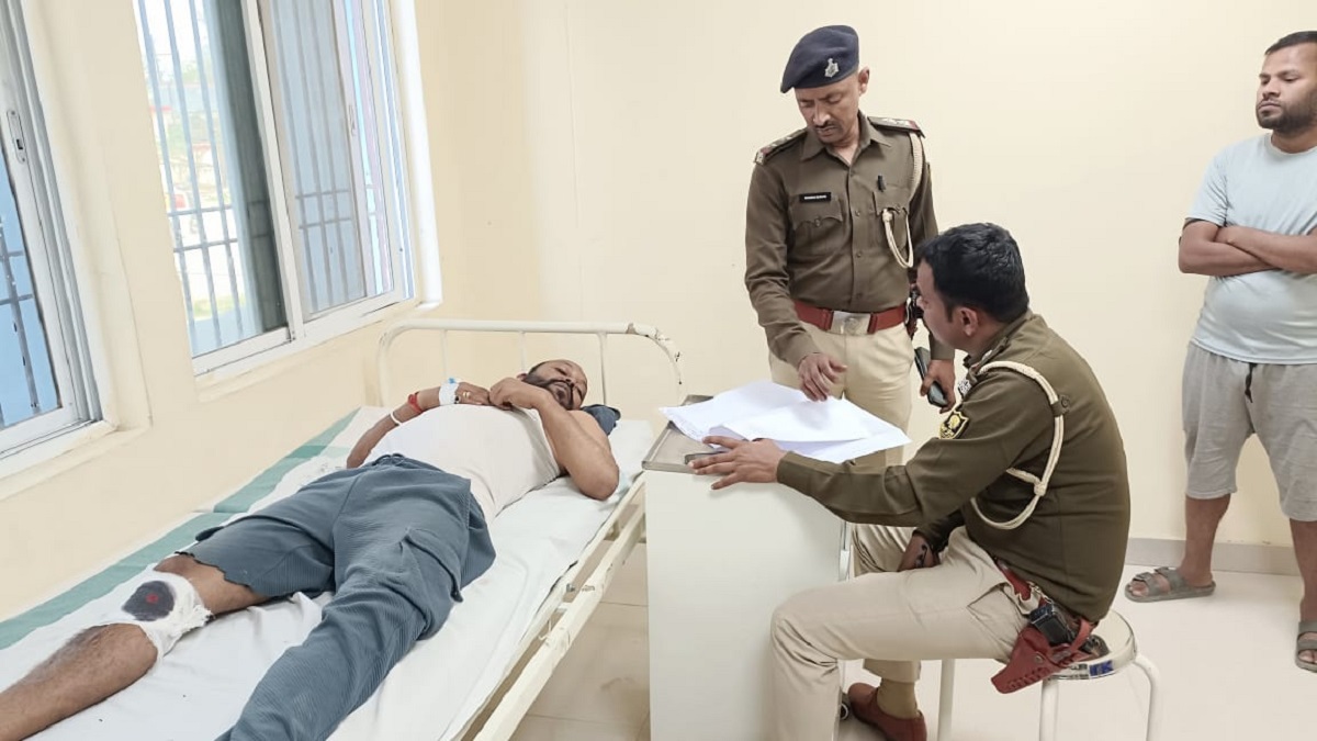 किराया वसूलने के नाम पर बदमाशों ने बस स्टैंड के मालिक को मारी गोली, दिनदहाड़े हुई गोलीबारी से इलाके में मचा हड़कंप