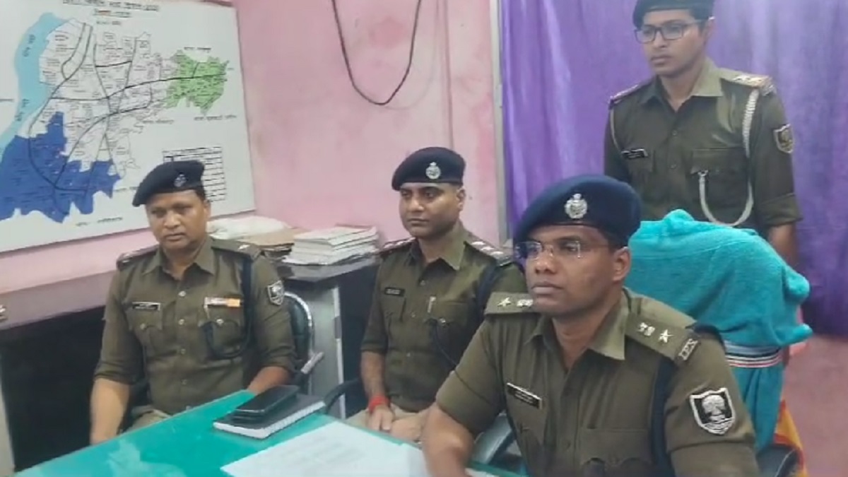 एक्स आर्मी मैन से हुए 2 लाख की छिनतई मामले में पुलिस ने 3 अपराधी को किया गिरफ्तार, दो अभी भी फरार, लूट के 70 हजार बरामद