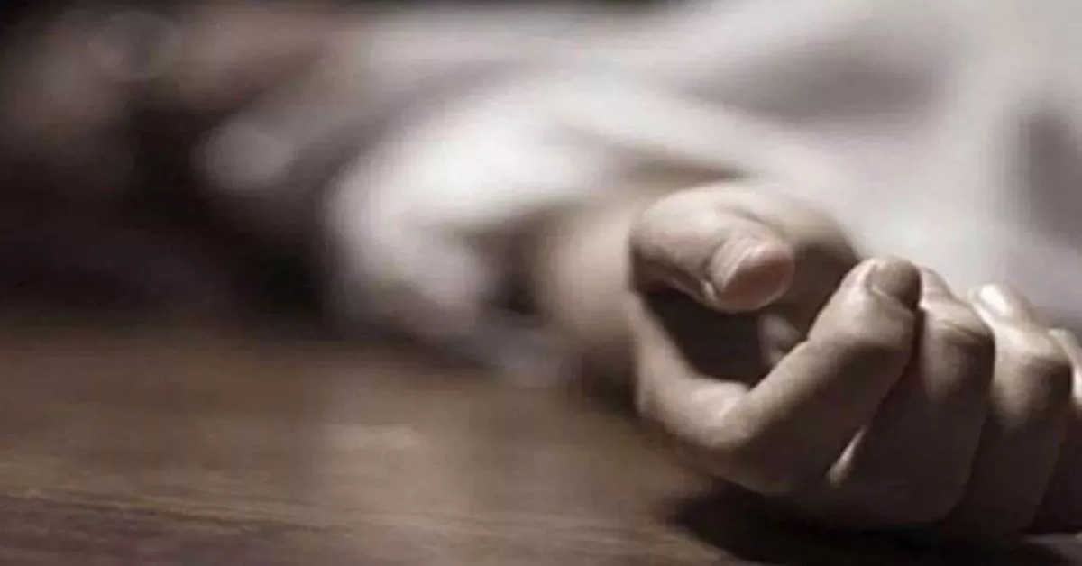 फंदे से लटका मिला महिला का शव, परिजनों ने जताई हत्या की आशंका, बोले- उसे मारकर लटकाया गया