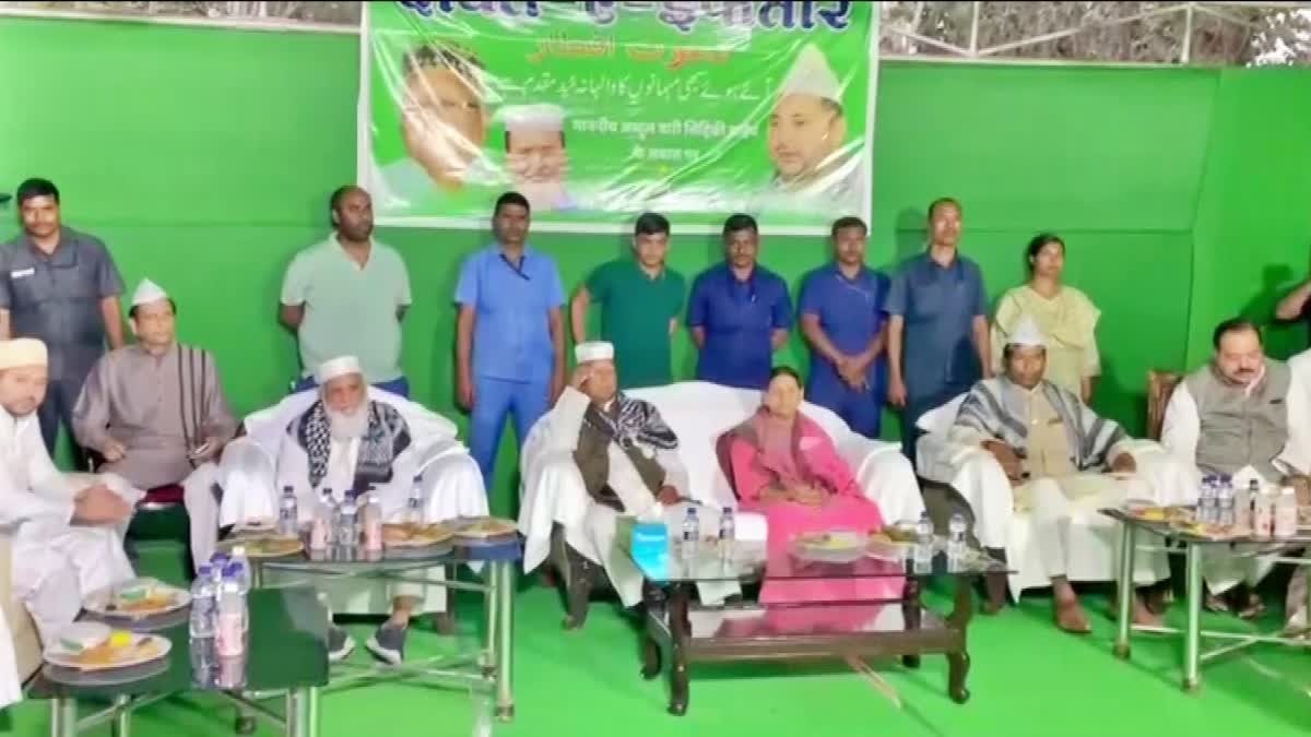 लालू यादव की इफ्तार पार्टी में दिखा नया सियासी समीकरण, पशुपति पारस और मुकेश सहनी समेत दावत-ए-इफ्तार पहुंचे कई दिग्गज नेता