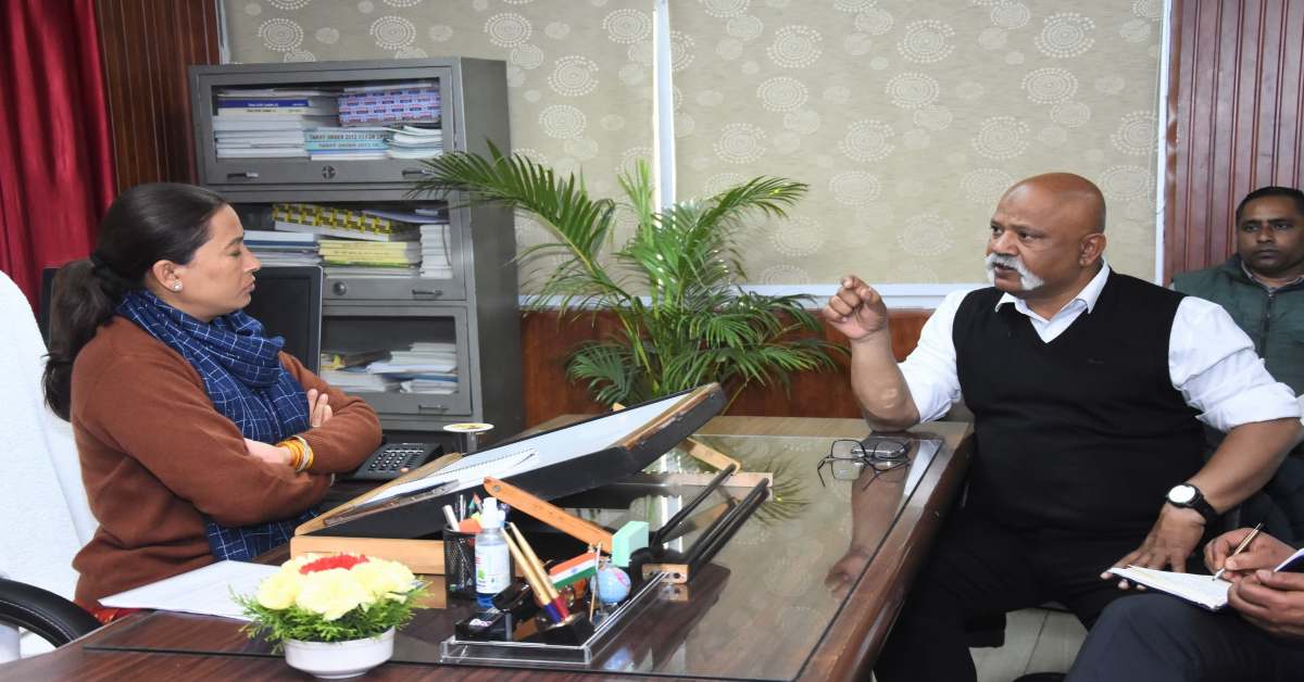 कैबिनेट मंत्री रेखा आर्य ने खेल विभाग के अधिकारियों के साथ की बैठक, खेल विश्वविद्यालय को लेकर कही ये बात
