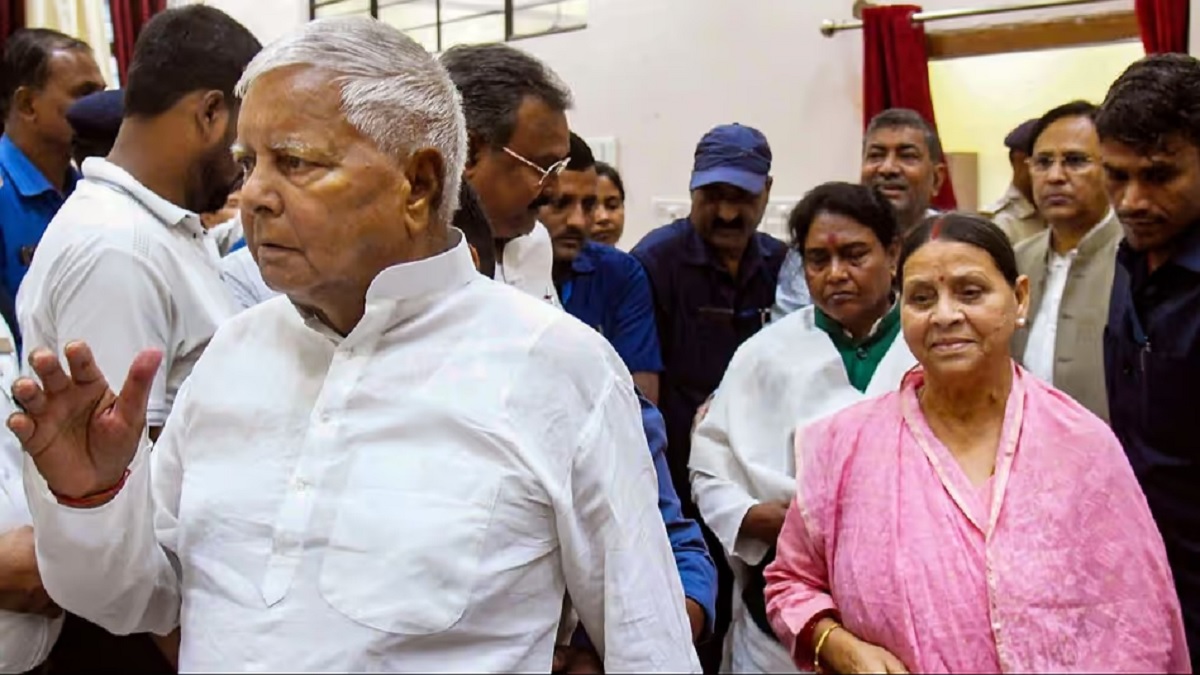 बिहार चुनाव से पहले राजद परिवार को बड़ी राहत, लैंड फॉर जॉब मामले में सभी को मिली जमानत, कोर्ट में पेश हुए तेज प्रताप यादव और हेमा यादव