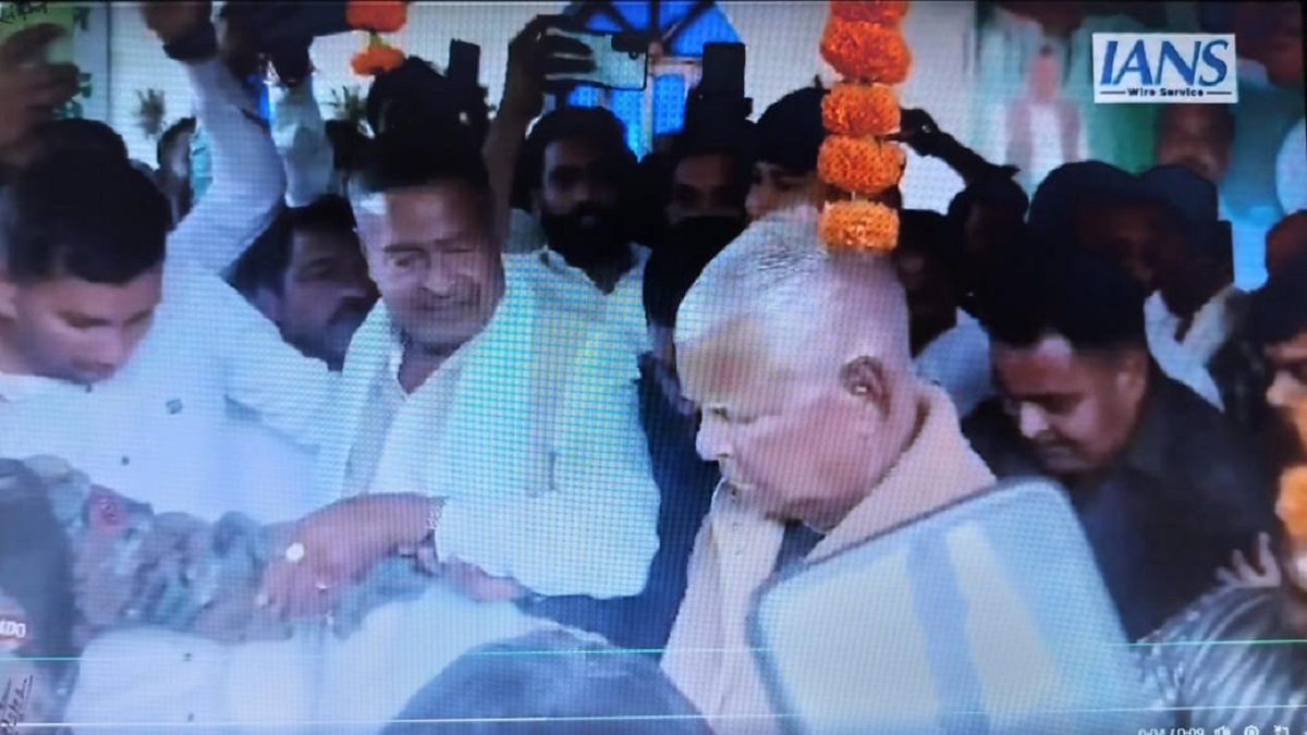 बिहार चुनाव को लेकर एक्टिव हुए लालू यादव, अचानक RJD विधायक के आवास पर पहुंचे राजद सुप्रीमो ने कार्यकर्ताओं को दिया ये संदेश
