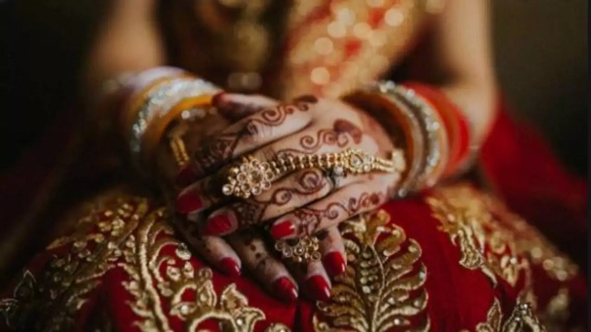बिहार: संदिग्ध हालत में मिला नवविवाहिता का शव, 4 महीने पहले हुई थी शादी, परिजनों में कोहराम, विदेश में काम करता है पति