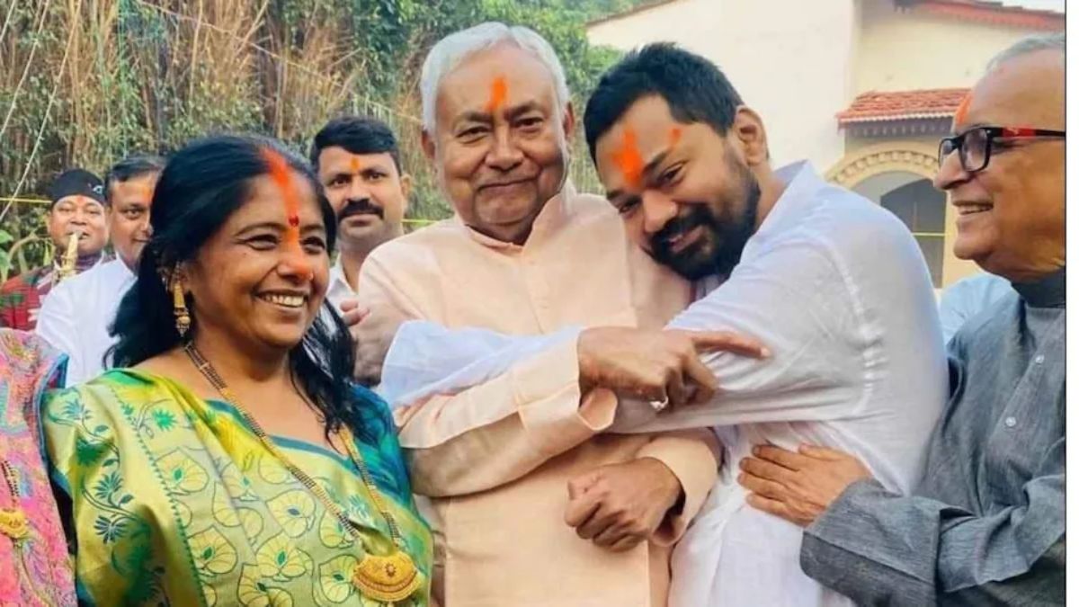 2005 से पहले कोई अपने बेटे के साथ होली खेलता था जी? निशांत संग सीएम नीतीश के होली खेलने पर राजद ने कसा तंज
