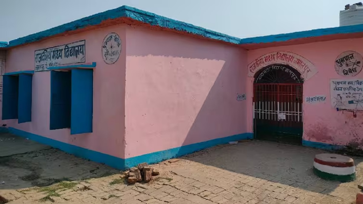 बिहार के स्कूल में हो रहा उर्दू में प्रार्थना! विरोध करने पर युवकों ने शिक्षक की कर दी पिटाई, गांव में दो समुदायों के बीच तनाव का माहौल