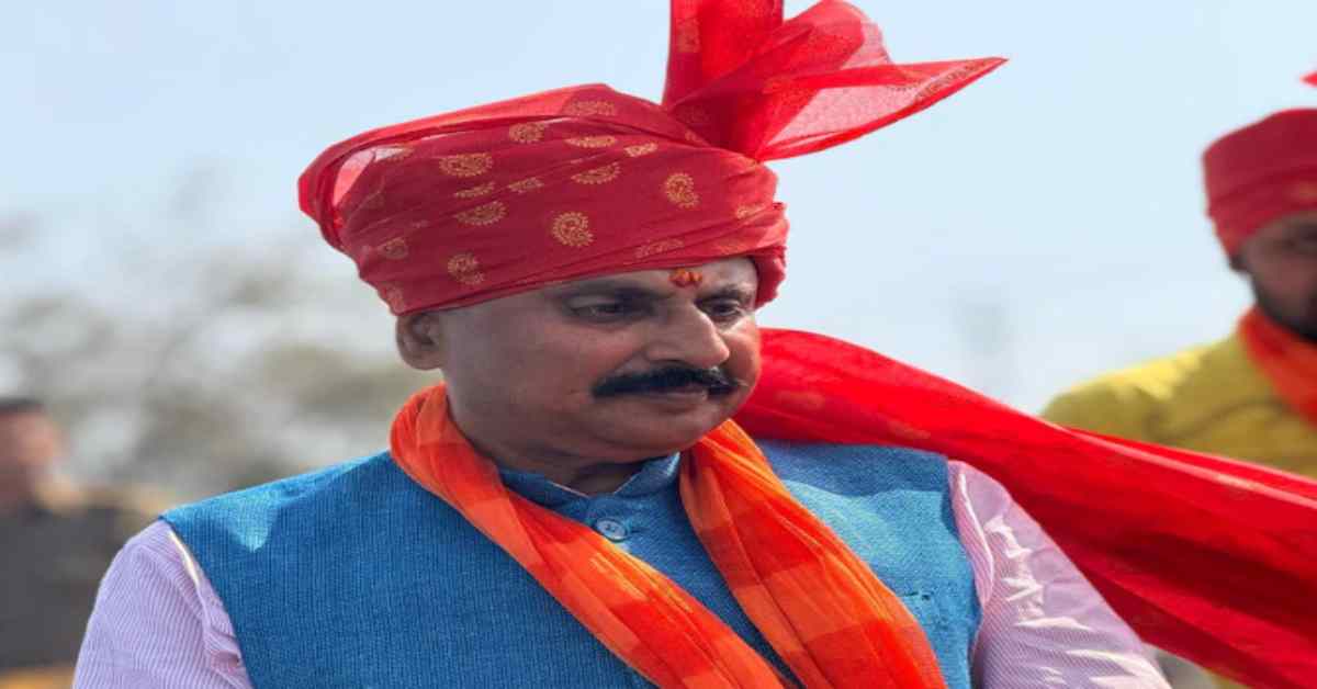 ‘सफेद टोपी वाले तिरपाल का हिजाब पहनकर निकलें, नहीं तो घर में नमाज पढ़ें’, राज्यमंत्री रघुराज सिंह का विवादित बयान