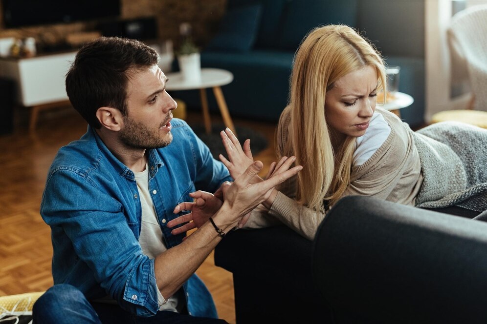 Toxic relationships: प्यार में खुद को न बनने दें दूसरा Option
