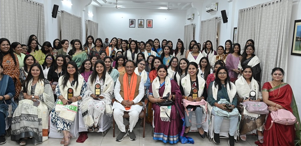 … जब महिला पत्रकारों के सम्मान समारोह में हुई वर्षों पुरानी बात, BJP प्रवक्ता ने कहा- तब सदन में सबसे युवा थे CM, फिर सामने आया ये वाक्या