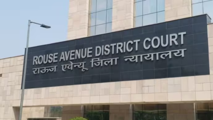 राउज एवेन्यू कोर्ट ने 39 साल पुराने मामले में, 78 साल के एसके त्यागी की उम्र को ध्यान रखते हुए सुनाई ‘टिल राइजिंग ऑफ कोर्ट’ सजा