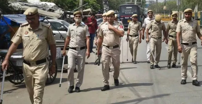 दिल्ली में अपराध रोकने का मास्टर प्लान, झुग्गी बस्तियों के लिए बनीं जेजे क्लस्टर समितियों के सदस्य बनेंगे पुलिस की ‘आंख और कान’