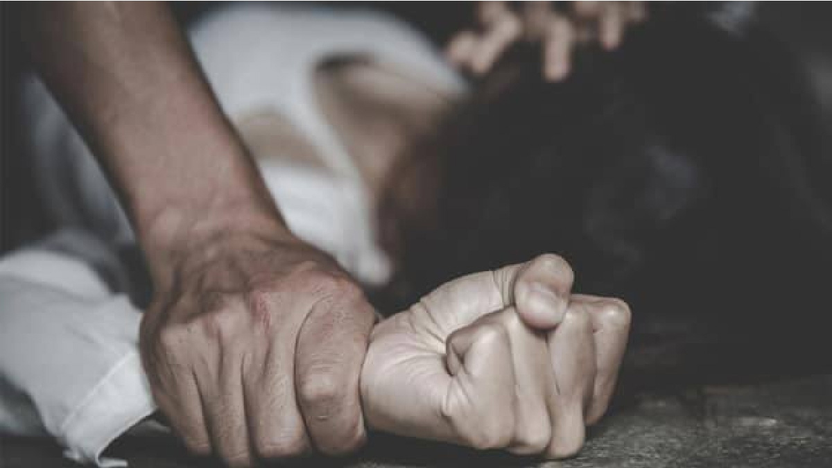 ‘मोबाइल वाले’ दोस्त की घिनौनी करतूत; खाने के बहाने ले गया होटल, नशीली ड्रिंक पिला लूटी आबरू