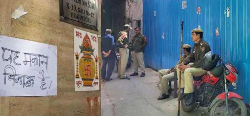 दिल्ली के ब्रह्मपुरी में मस्जिद विस्तार को लेकर फैला तनाव, हिंदू परिवारों ने लगाए ‘मकान बिकाऊ’ के पोस्टर, पुलिस ने बढ़ाई चौकसी