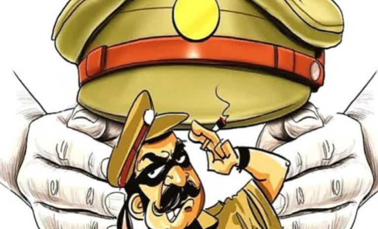 प्यार में ‘पागल’ हुए दरोगा साहबः शादी करने के लिए जबरदस्ती लड़की के घर में घुसे, गंवानी पड़ी थानेदारी, वीडियो वायरल