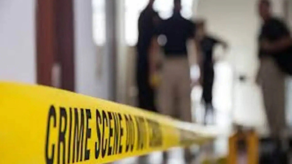 दिल झकझोरने वाली घटना; बेटा-बहू ने चप्पल से मारा, 67 वर्षीय बुजुर्ग ने 5वीं मंजिल से कूदकर की आत्महत्या