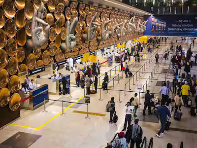 IGI एयरपोर्ट के कर्मचारियों ने चुराए यात्री के बैग से 2500 डॉलर, 2 कर्मचारी गिरफ्तार
