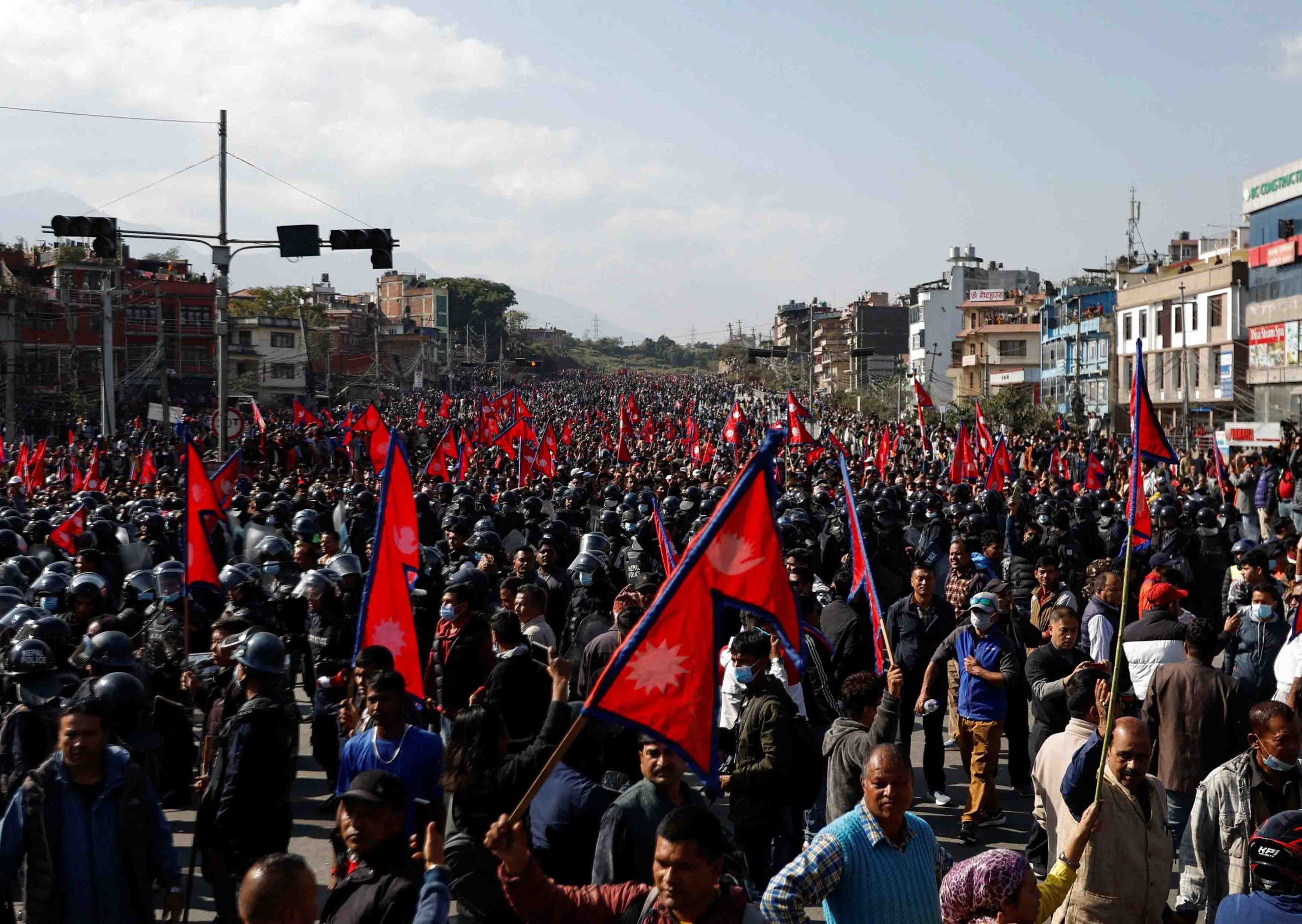 नेपाल में फिर लौट आएगा राजतंत्र? लोकतंत्र और राजतंत्र के बीच फंसा नेपाल, अर्थव्यवस्था बदहाल