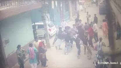 दिल्ली के सागरपुर में सरेआम चाकूबाजी, एक नाबालिग की मौत और दूसरा गंभीर, CCTV में कैद हुई वारदात