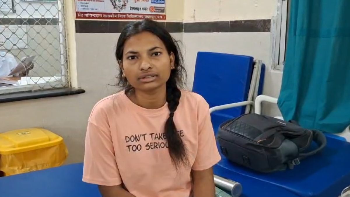 आदिवासी छात्रा अचानक हॉस्टल में हुई बेहोश, अस्पताल में कराया गया भर्ती, सामने आई चौंकाने वाली वजह  
