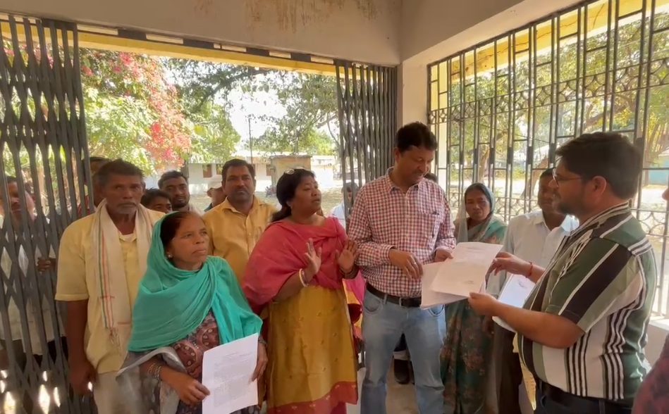 59 मतदाता, वोट पड़े 64 : पंचायत चुनाव में भाजपा विधायक पर धांधली का आरोप, री-वोटिंग की मांग नहीं हुई पूरी, प्रदर्शन की तैयारी में नाराज उम्मीदवार   