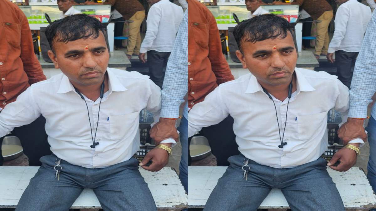 होली से पहले लोकायुक्त की कार्रवाई: सचिव को रंगेहाथों दबोचा, इस काम के बदले मांगी थी घूस