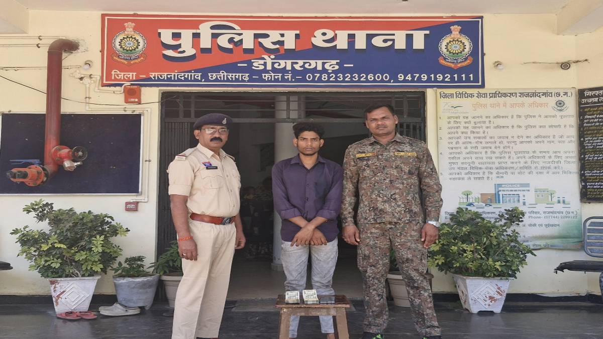 CG Crime : मालिक को सबक सिखाने मामा-भांजा ने रची नकली लूट की कहानी, थाने में भी दर्ज कराई FIR, पुलिस ने आरोपियों को किया गिरफ्तार   