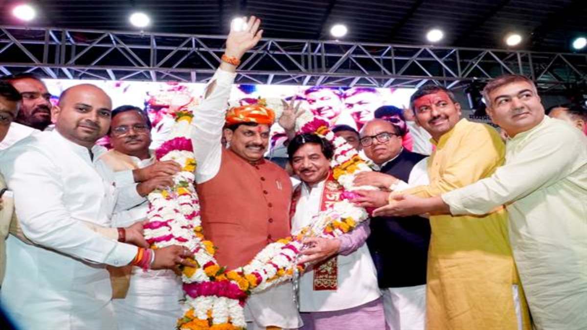 CM Dr. Mohan Yadav Birthday: जन्मदिन पर उज्जैन में सीएम डॉ मोहन का अभूतपूर्व स्वागत, 100 KG के वृहद पुष्पहार से किया अभिनंदन