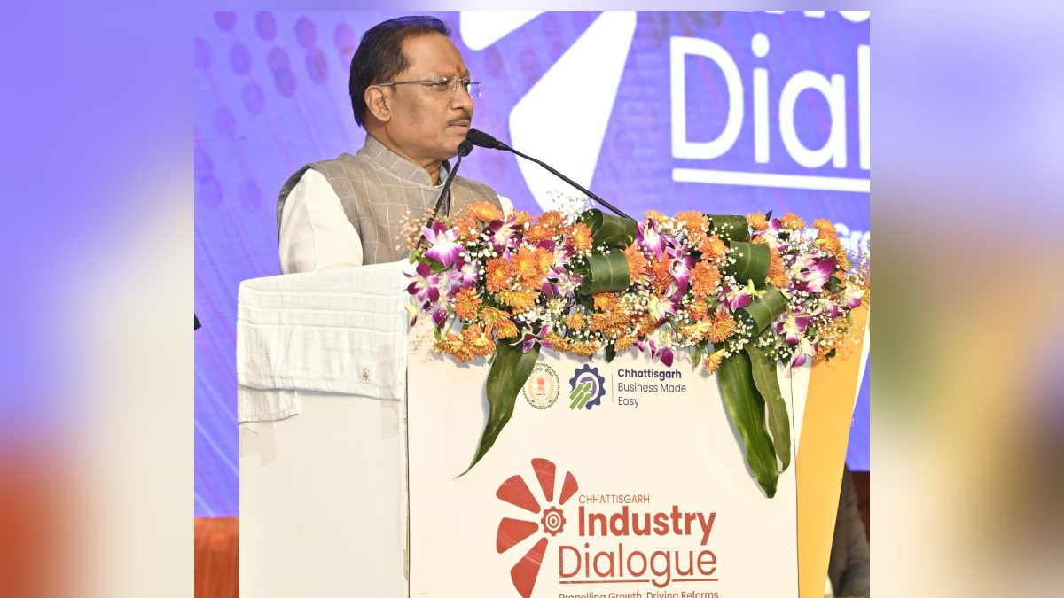 छत्तीसगढ़ आइए, निवेश करिए : मुख्यमंत्री साय ने उद्योगपतियों को निवेश के लिए किया आमंत्रित, 16 निवेशकों को सौंपा गया इनविटेशन टू इन्वेस्ट पत्र 