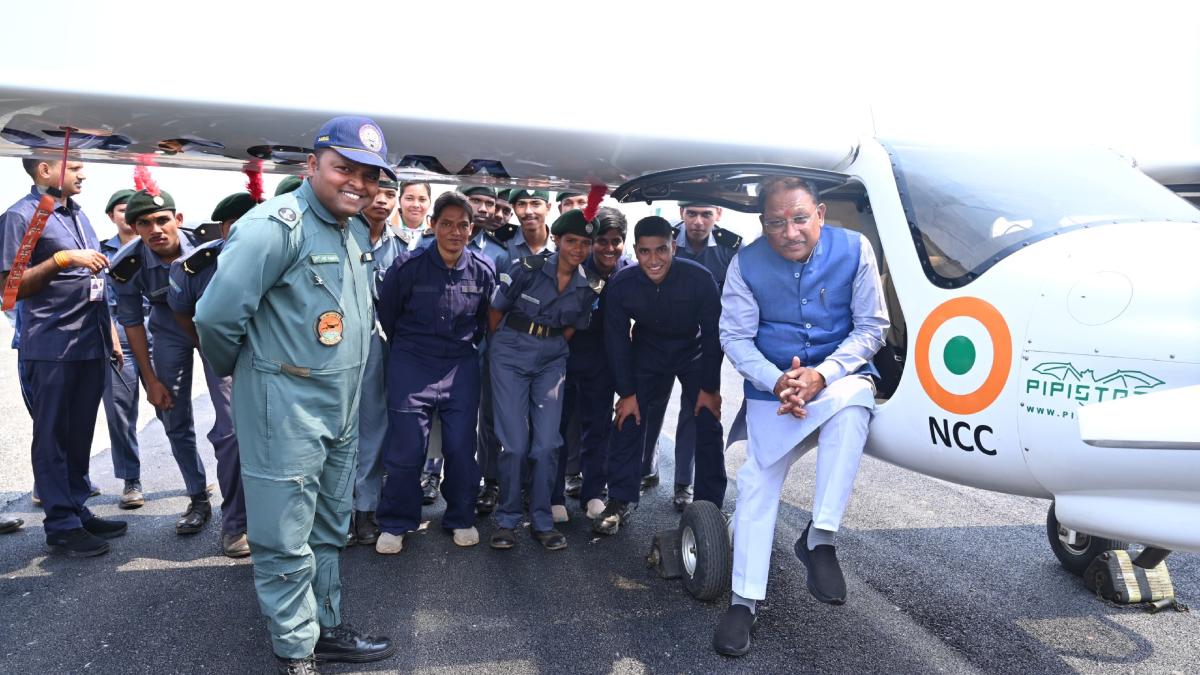 पहली बार जशपुर में विमान उड़ान प्रशिक्षण शुरू : CM विष्णुदेव साय ने NCC कैडेट्स का बढ़ाया उत्साह, कहा-अब युवाओं के पायलट बनने का सपना भी होगा साकार
