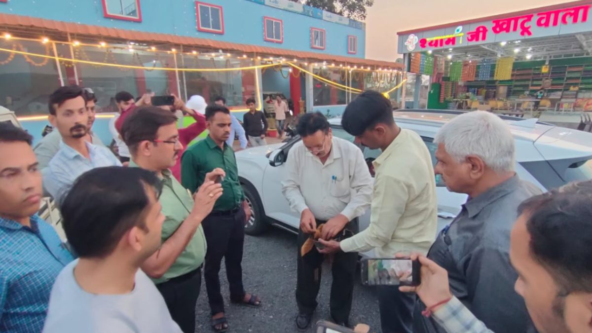 बिजली विभाग का घूसखोर इंजीनियर गिरफ्तार, 25 हजार रिश्वत लेते लोकायुक्त ने रंगे हाथों दबोचा     