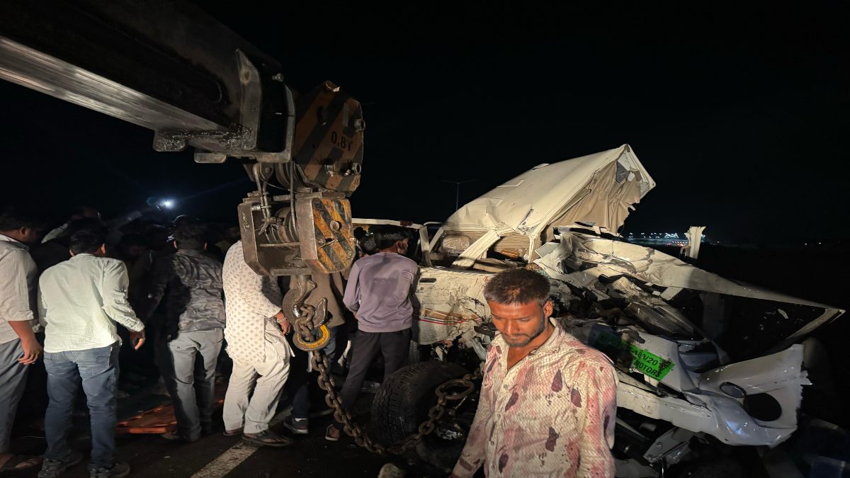 Dhar Road Accident: भीषण सड़क हादसे में 7 लोगों की मौत, गैस से भरे टैंकर ने कार और पिकअप को मारी टक्कर 