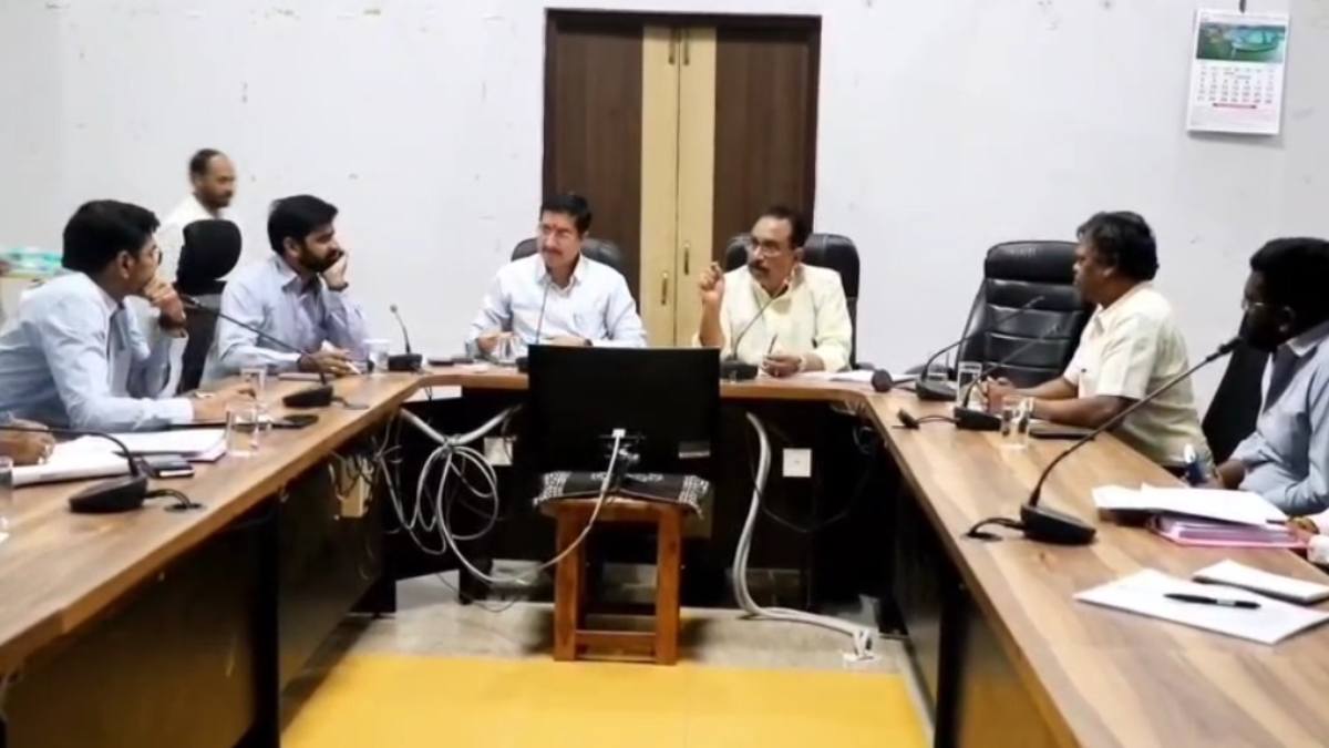 500 करोड़ की सिंचाई परियोजना पर चर्चा: कैबिनेट मंत्री ने अधिकारियों के साथ की समीक्षा बैठक, दिए यह निर्देश