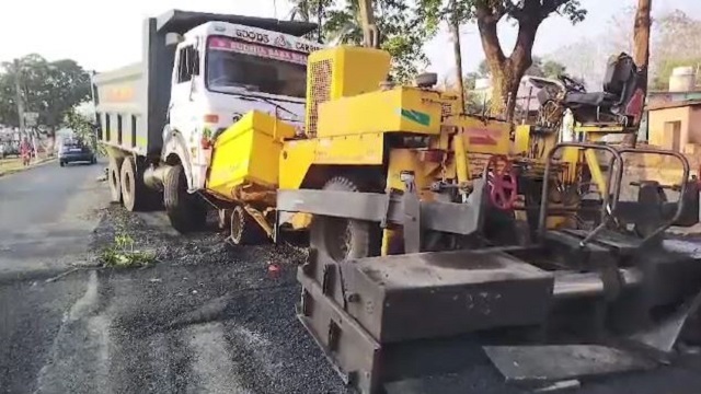 ओडिशा : ढेंकानाल में सड़क निर्माण के दौरान ट्रक की चपेट में आने से तीन लोगों की मौत